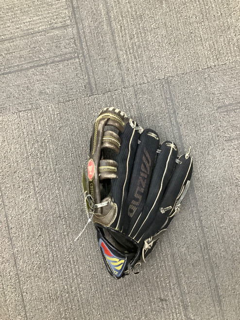 Vist Large View of Product Image Which is Used Mizuno BLACK MAGIC BB/SB Glove LH Throw Black 12"