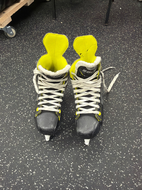 Vist Large View of Product Image Which is Used Bauer SUPREME S35 Junior Hockey Skate Junior 04.5