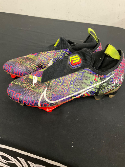 Vist Large View of Product Image Which is Used Nike VAPOR SOCCER CLEATS SZ7 Soccer Cleats Black Youth 07.0