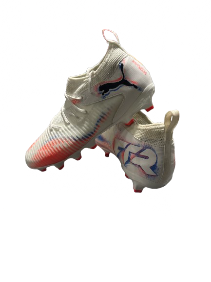 Vist Large View of Product Image Which is Used Puma Soccer Cleats White Junior 04.5