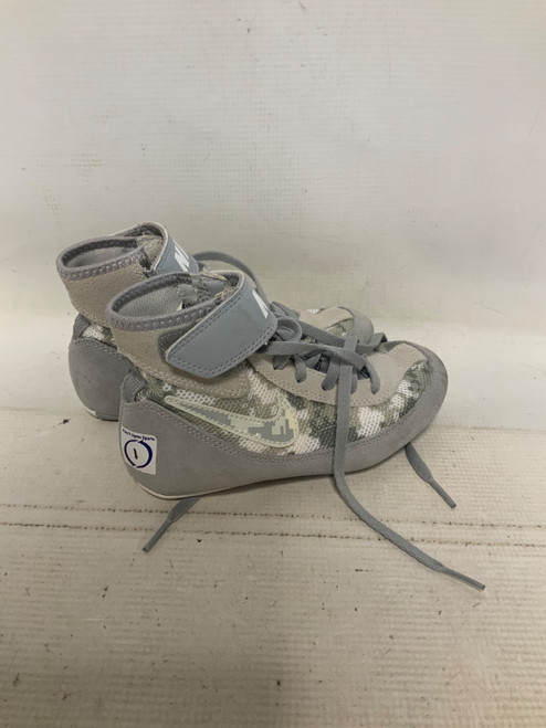 Vist Large View of Product Image Which is Used Nike Wrestling Shoes Grey Junior 01