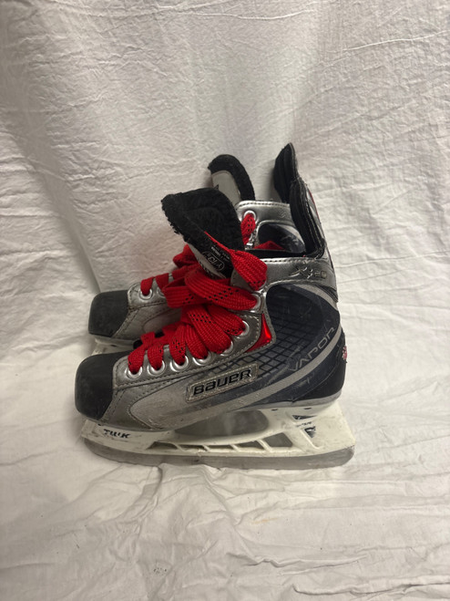 Vist Large View of Product Image Which is Used Bauer VAPOR X20 Youth Hockey Skate Youth 13.5