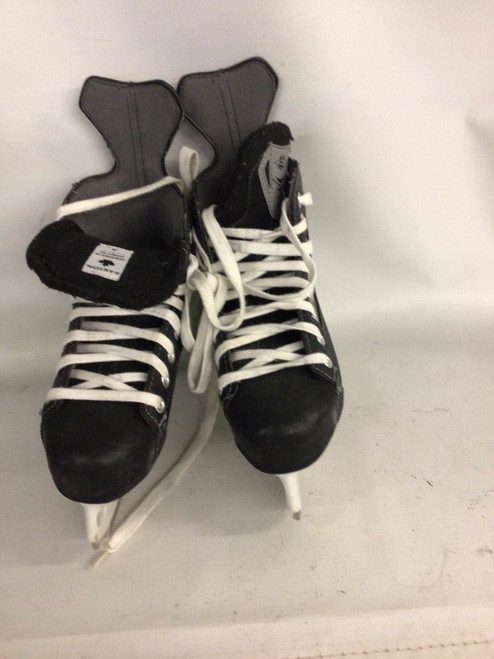 Vist Large View of Product Image Which is Used Easton Intermediate Hockey Skate Intermediate 4.0