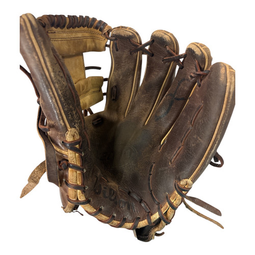 Vist Large View of Product Image Which is Used Wilson A2000 BB/SB Glove RH Throw Brown 11 3/4"