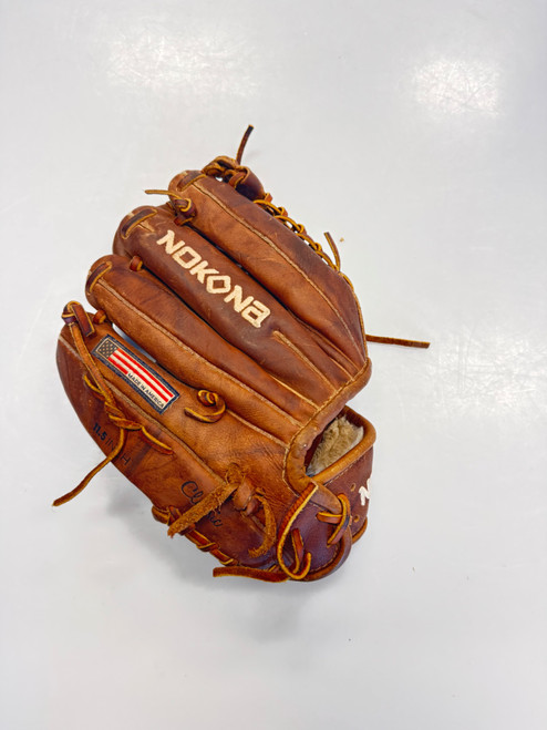 Vist Large View of Product Image Which is Used Nokona WALNUT CLASSIC W1150 BB/SB Glove RH Throw Brown 11 1/2"