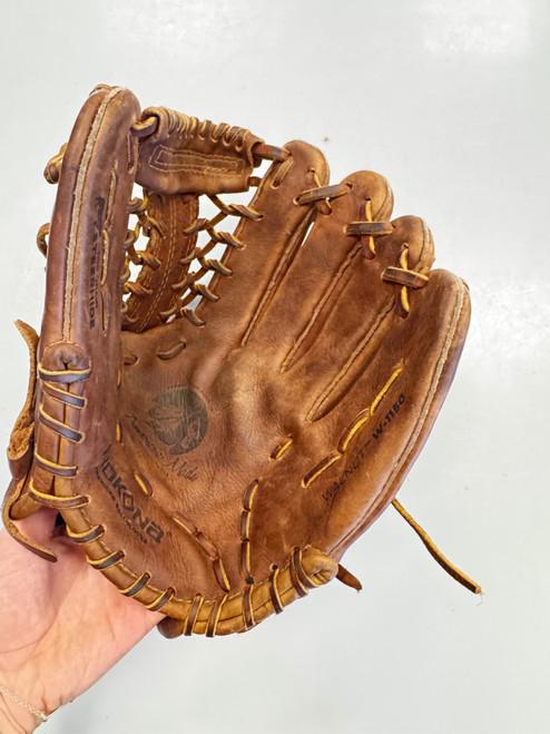 Vist Large View of Product Image Which is Used Nokona WALNUT CLASSIC W1150 BB/SB Glove RH Throw Brown 11 1/2"