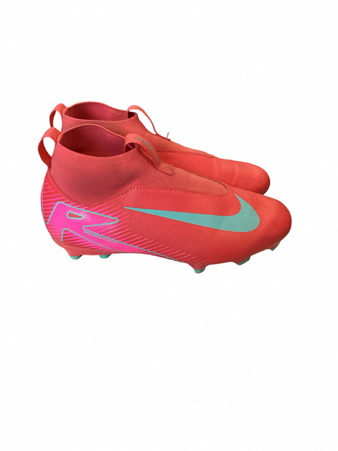 Vist Large View of Product Image Which is Used Nike Soccer Cleats Red Junior 01