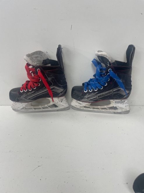 Vist Large View of Product Image Which is Used Bauer VAPOR X500 Junior Hockey Skate Junior 01