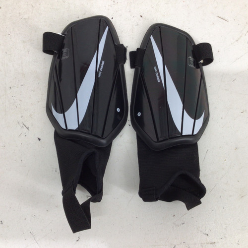Vist Large View of Product Image Which is Used Nike CHARGE JR MD SHIN GUARDS Soccer Shin Guards Junior Black MD
