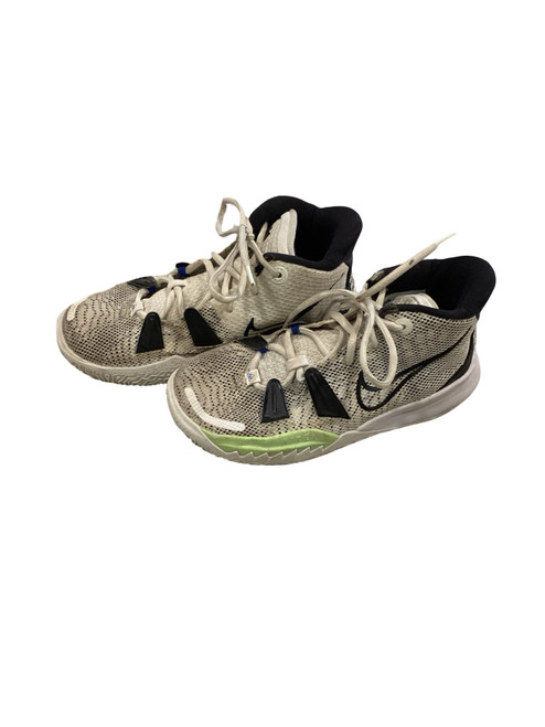 Vist Large View of Product Image Which is Used Nike KYRIE Basketball Shoes Y Grey Junior 03.5