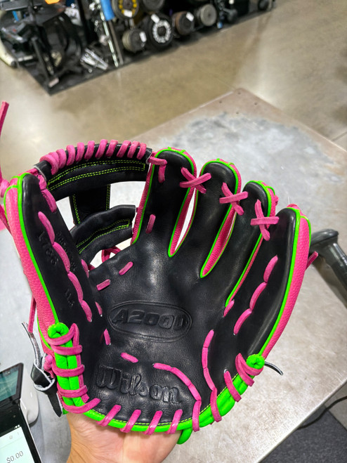 Vist Large View of Product Image Which is Used Wilson A2000 BB/SB Glove RH Throw Pink 11 1/2"