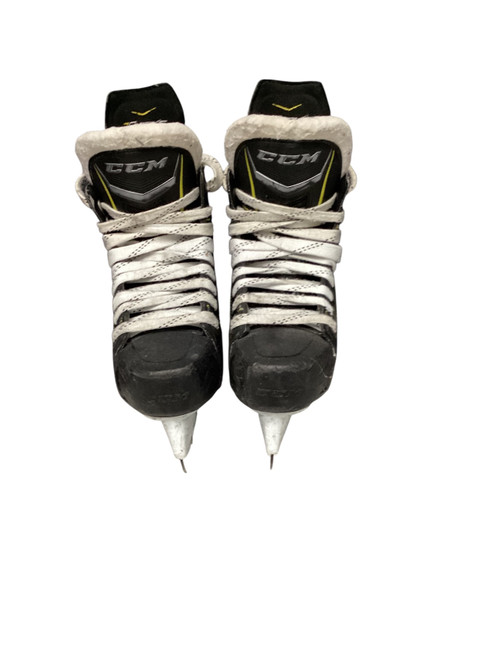 Vist Large View of Product Image Which is Used CCM VECTOR PLUS Intermediate Hockey Skate Intermediate 4.0