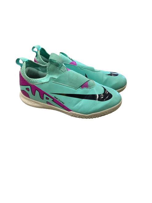 Vist Large View of Product Image Which is Used Nike Soccer Indoor Shoes Teal Senior 5.5