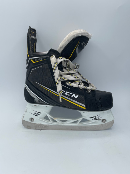Vist Large View of Product Image Which is Used CCM 9080 Junior Hockey Skate Junior 02