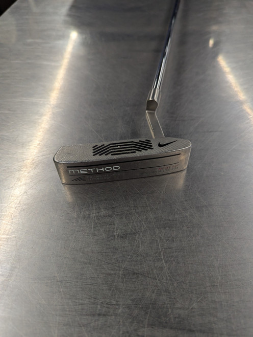 Vist Large View of Product Image Which is Used Nike METHOD Mens Putter RH