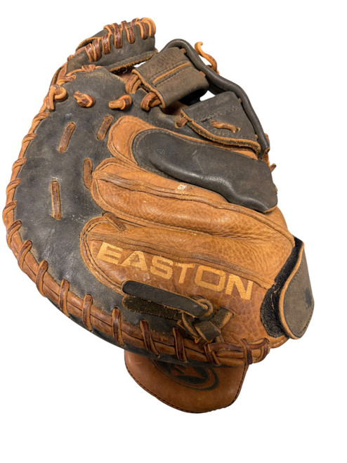 Vist Large View of Product Image Which is Used Easton G BB/SB Catchers RH Throw None 31"