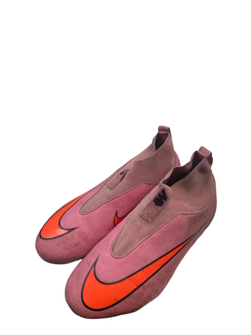 Vist Large View of Product Image Which is Used Nike Soccer Cleats Pink Junior 03.5
