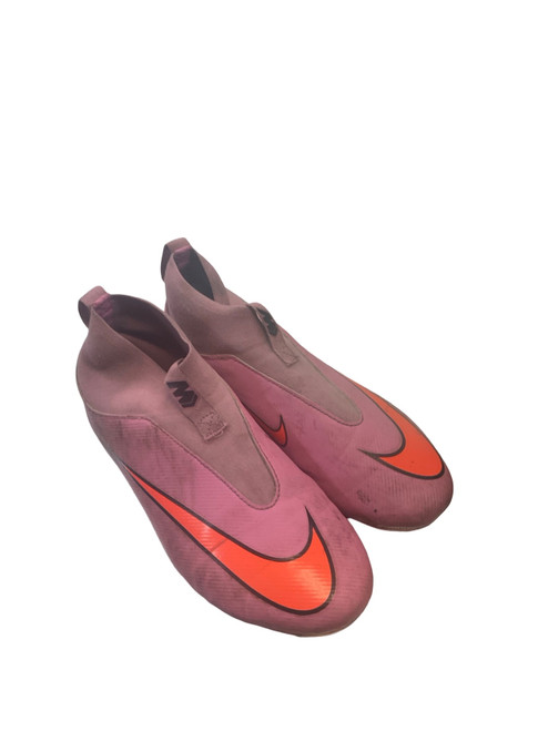 Vist Large View of Product Image Which is Used Nike Soccer Cleats Pink Junior 03.5
