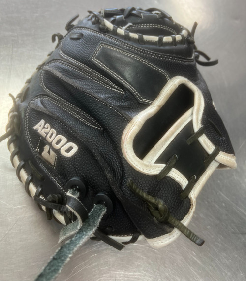 Vist Large View of Product Image Which is Used Wilson PRO STOCK M1 33.5 BB/SB Catchers RH Throw Black 33 1/2"