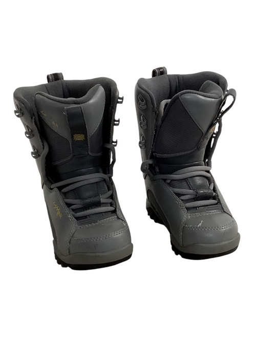 Vist Large View of Product Image Which is Used Lamar SB BOOTS Boys Snowboard Boots Grey Junior 02