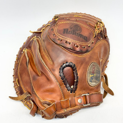 Vist Large View of Product Image Which is Used Nokona CM500K PRO BB/SB Catchers RH Throw Brown 33 1/2"