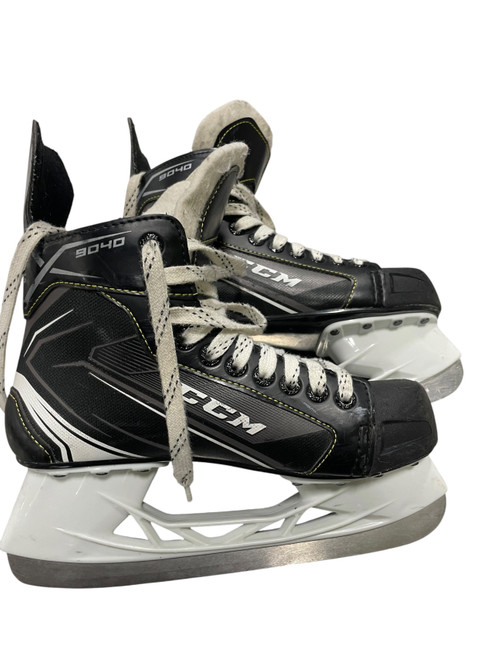 Vist Large View of Product Image Which is Used CCM TACKS 9040 Intermediate Hockey Skate Intermediate 5.0