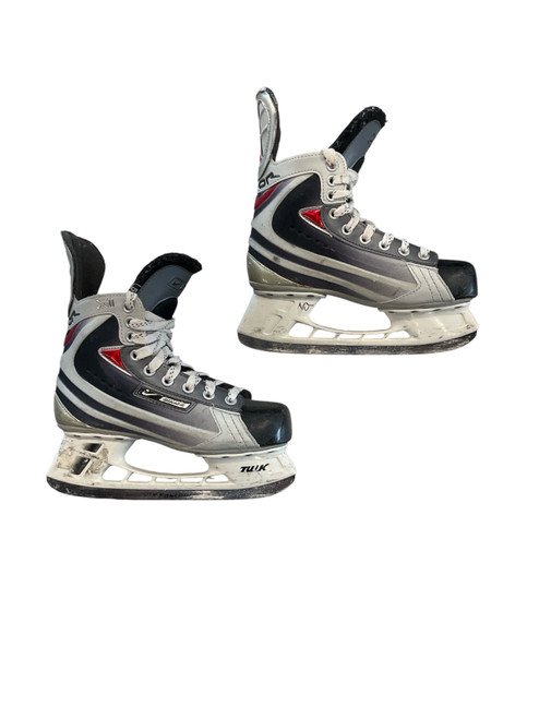 Vist Large View of Product Image Which is Used Bauer XII VAPOR Intermediate Hockey Skate Intermediate 5.0