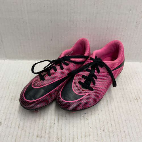 Vist Large View of Product Image Which is Used Nike Soccer Cleats Pink Junior 02