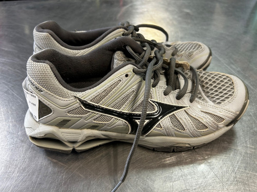Vist Large View of Product Image Which is Used Mizuno VB Shoes Adult Grey Senior 8