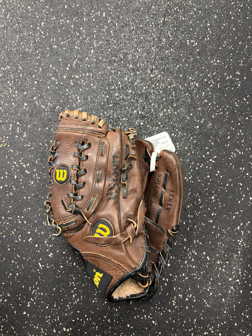 Vist Large View of Product Image Which is Used Wilson A1811 BB/SB Glove RH Throw Brown 10 1/2"