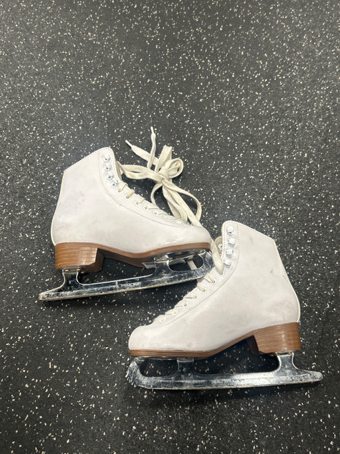 Vist Large View of Product Image Which is Used EURO SKATES Girls Figure Skate White Junior 01
