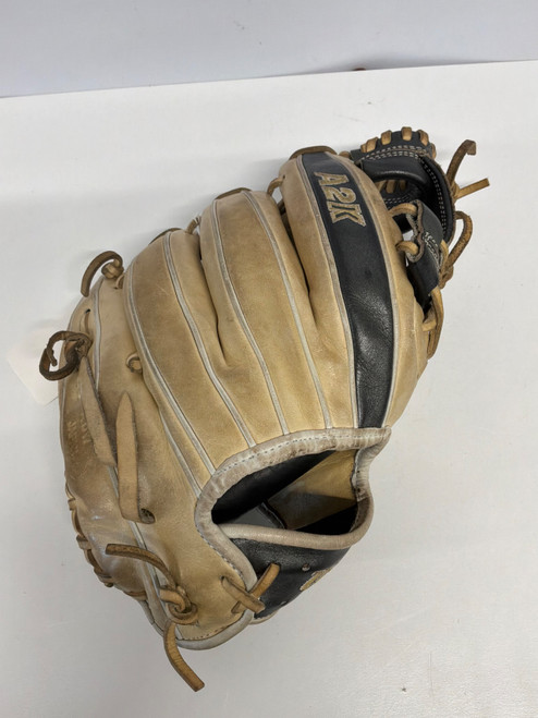 Vist Large View of Product Image Which is Used Wilson A2K 1786 BB/SB Glove RH Throw Brown 11 1/2"