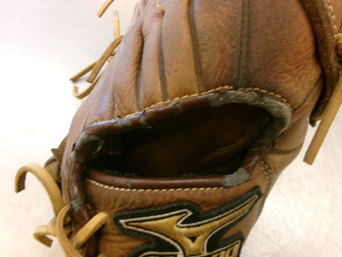 Vist Large View of Product Image Which is Used Mizuno MVP 1300S1 BB/SB Glove RH Throw Brown 13"