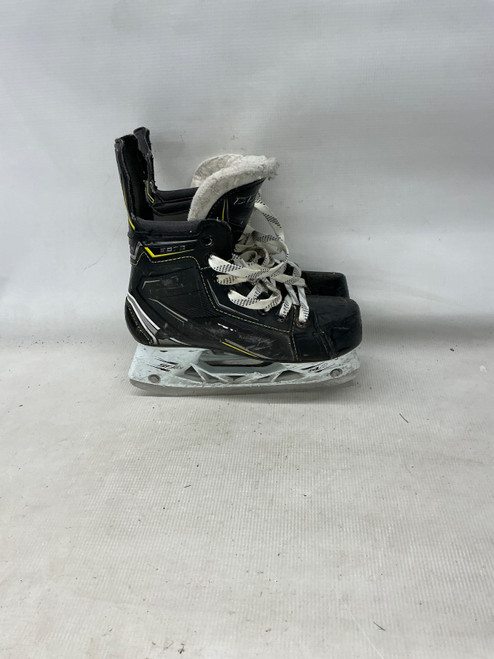Vist Large View of Product Image Which is Used CCM 9070 Junior Hockey Skate Black Junior 02.5