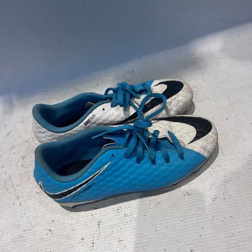 Vist Large View of Product Image Which is Used Nike Soccer Cleats White Junior 03.5