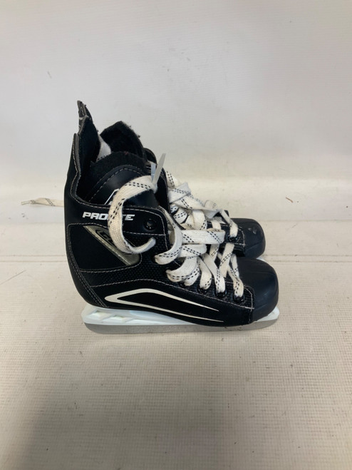Vist Large View of Product Image Which is Used CCM PROFILE Youth Hockey Skate Youth 13.0
