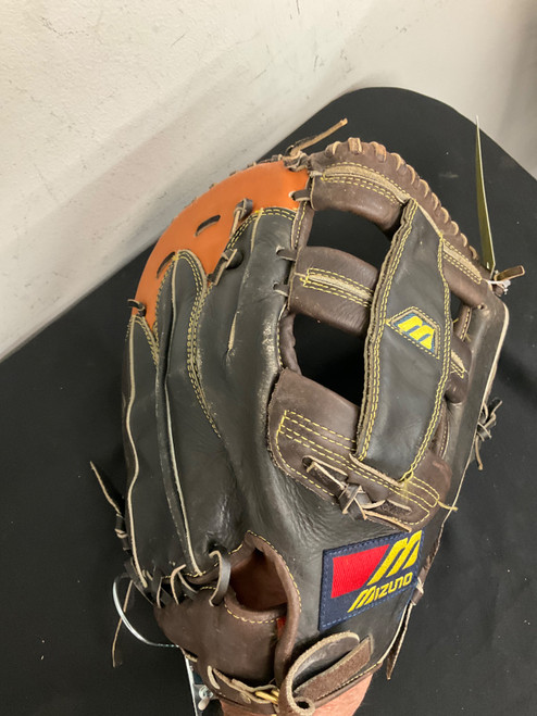 Vist Large View of Product Image Which is Used Mizuno MZS F30 12.5 INCH 1ST BASE BB/SB First Base RH Throw Black 12 1/2"