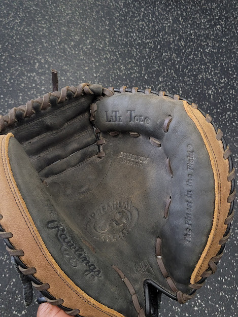 Vist Large View of Product Image Which is Used Rawlings PREMIUM SERIES BB/SB Catchers RH Throw Brown And Black 32 1/2"