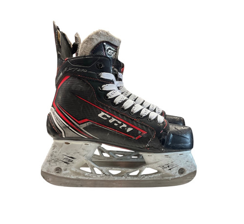 Vist Large View of Product Image Which is Used CCM JETSPEED ST370 SZ 4 Junior Hockey Skate Junior 04