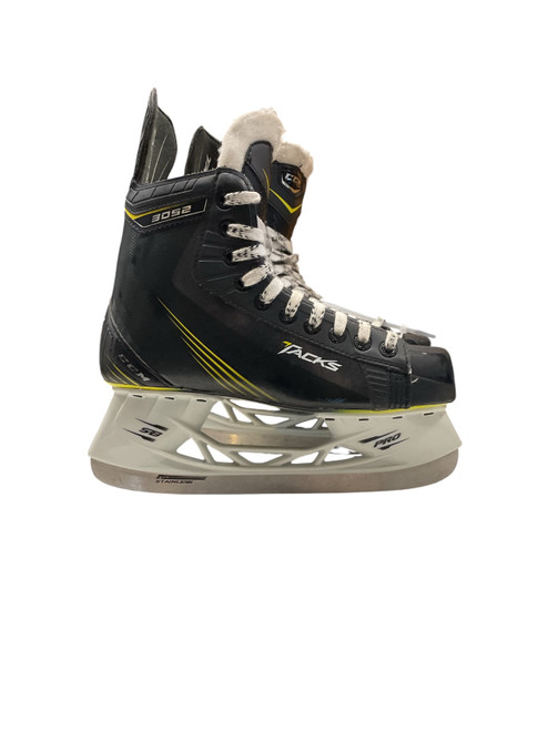 Vist Large View of Product Image Which is Used CCM TAKCS 3052 SZ 5 Intermediate Hockey Skate Intermediate 5.0