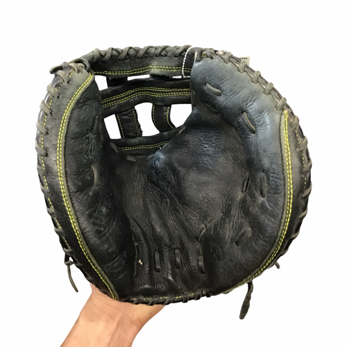 Vist Large View of Product Image Which is Used Mizuno GXS 92D BB/SB Catchers RH Throw Black 34"
