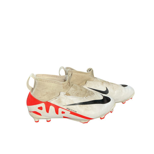 Vist Large View of Product Image Which is Used Nike Soccer Cleats White Junior 02.5