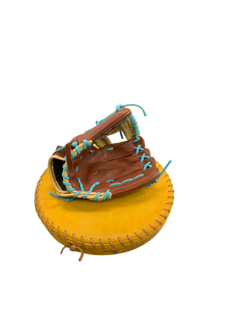 Vist Large View of Product Image Which is Used Wilson A550 A05RB20D11 BB/SB Glove RH Throw Brown 11"