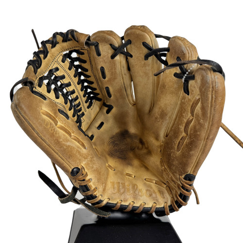 Vist Large View of Product Image Which is Used Wilson A2000 Fielders Glove RH Throw 11.75"