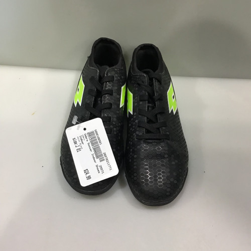 Vist Large View of Product Image Which is Used Umbro Soccer Indoor Shoes Black Junior 01