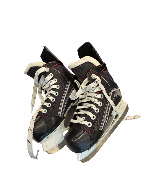 Vist Large View of Product Image Which is Used Bauer VAPOR Youth Hockey Skate Youth 13.0