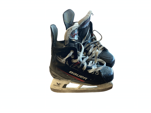 Vist Large View of Product Image Which is Bauer VAPOR XSHIFT PRO Junior Hockey Skate Junior 02.5