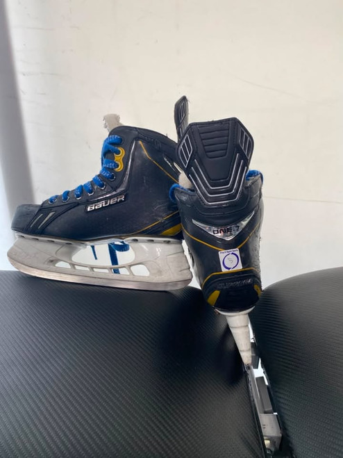 Vist Large View of Product Image Which is Used Bauer ONE.7 Junior Hockey Skate Junior 05