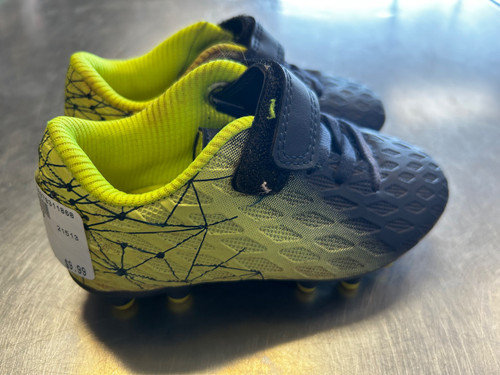 Vist Large View of Product Image Which is Used Soccer Cleats Yellow Youth 08.0