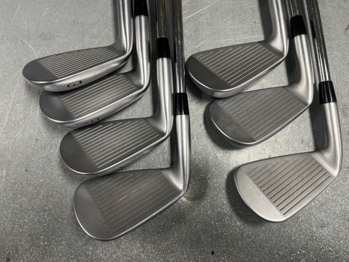 Vist Large View of Product Image Which is Used Mizuno JPX 925 Mens Iron Set RH 5I-GW/AW